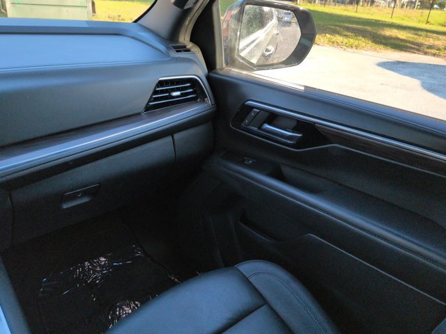 Used 2025 Chevrolet Tahoe LT RWD image 16