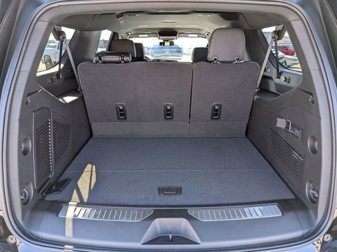 New 2026 Chevrolet Suburban Premier image 31