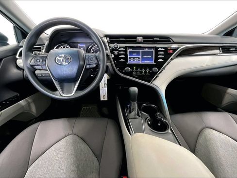 Used 2018 Toyota Camry LE FWD image 15
