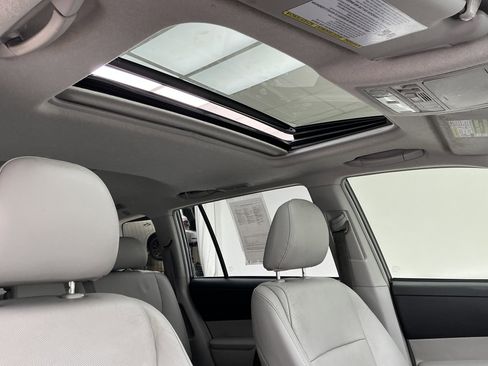 Used 2013 Toyota Highlander Limited image 25