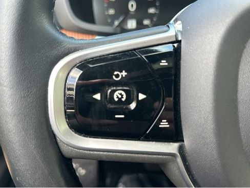 Used 2019 Volvo S60 T8 Inscription image 22