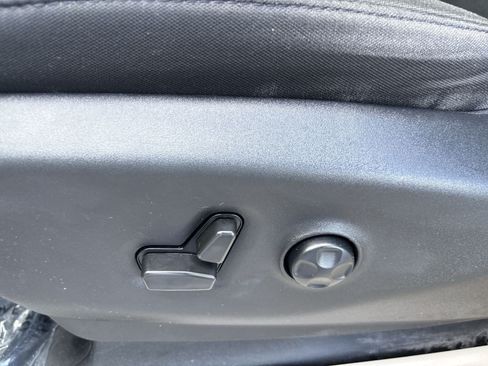 Used 2021 Chrysler Pacifica Touring FWD image 14