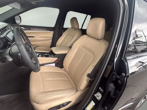 Used 2025 Jeep Grand Cherokee Limited RWD image 19