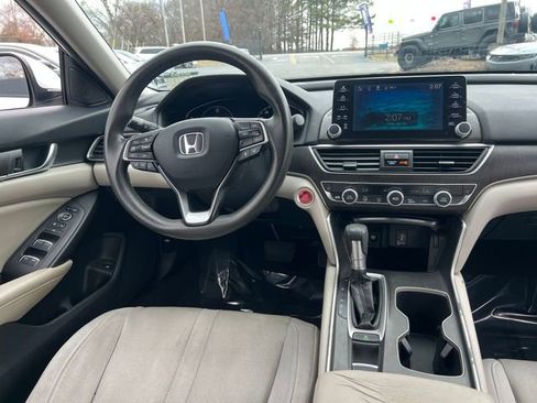 Used 2018 Honda Accord EX image 17