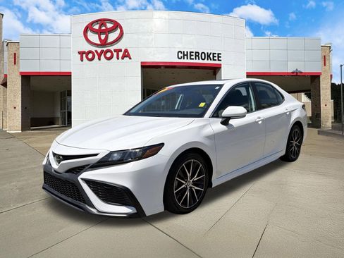 Used 2022 Toyota Camry SE w/ Convenience Package FWD image 1