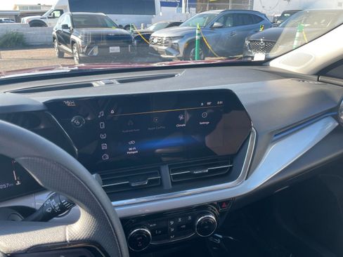 Used 2025 Chevrolet Trax LT image 21