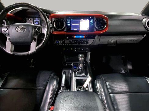 Used 2018 Toyota Tacoma TRD Sport AWD/4WD image 16