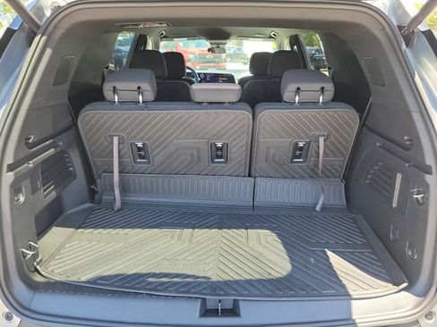 Certified 2025 Chevrolet Traverse LT FWD image 9