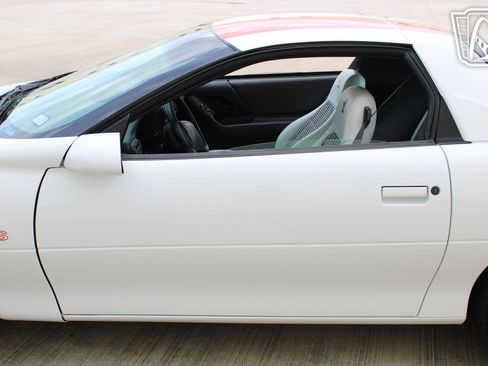 Used 1997 Chevrolet Camaro SS w/ Preferred Equipment Group 2 RWD image 31