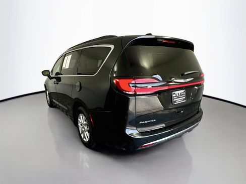 Used 2022 Chrysler Pacifica Touring-L FWD image 5