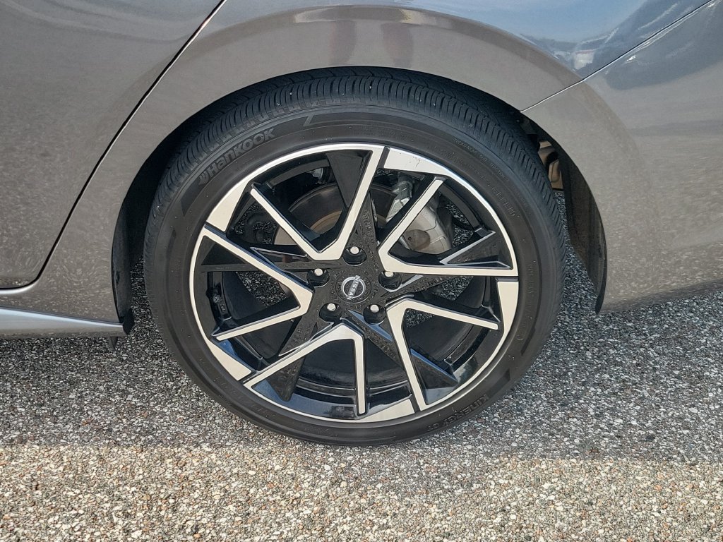 Certified 2025 Nissan Sentra SR FWD image 5