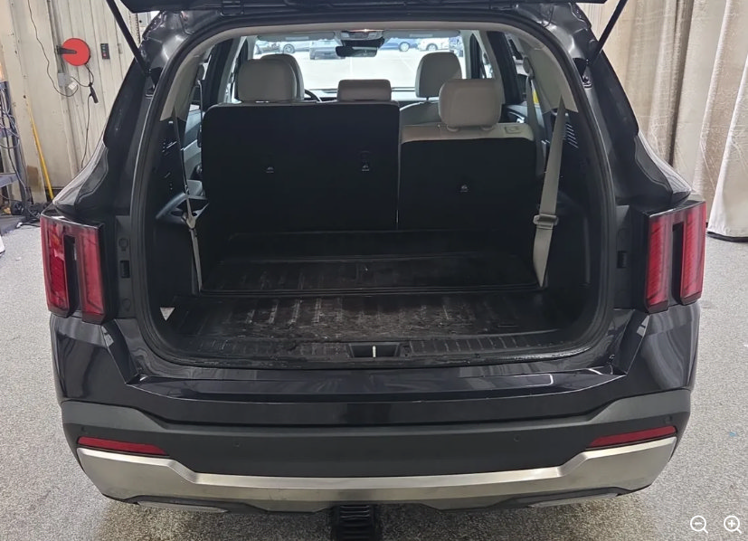 Used 2025 Kia Sorento S AWD/4WD image 12