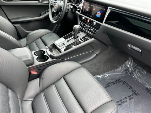 Certified 2026 Porsche Macan AWD/4WD image 17