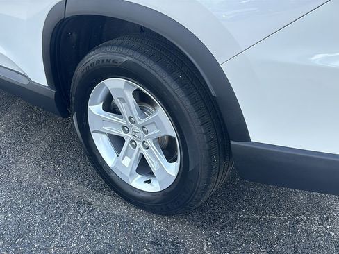 Used 2023 Honda Pilot LX image 9