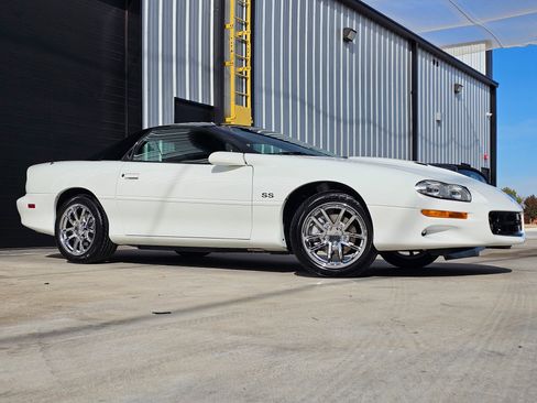 Used 2000 Chevrolet Camaro Z28 w/ SS Performance/Appearance Pkg image 56