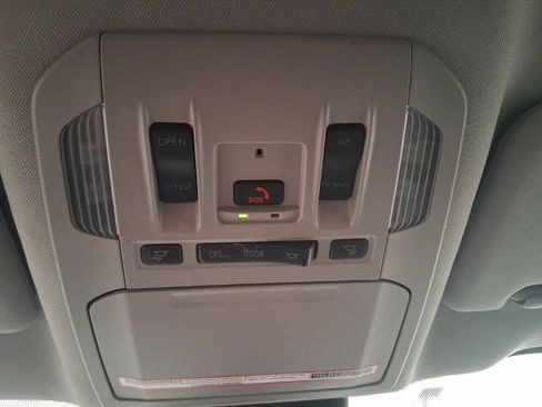 Used 2024 Toyota Highlander XLE AWD/4WD image 21