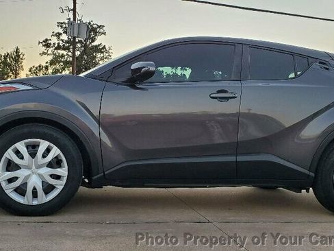 Used 2019 Toyota C-HR LE image 23