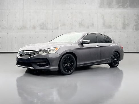 Used 2017 Honda Accord EX image 3
