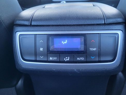Used 2018 Toyota Highlander XLE image 25