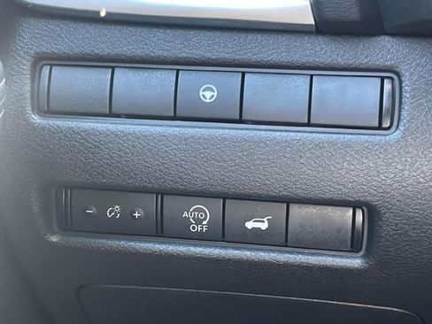 Used 2025 Nissan Rogue SV FWD image 19