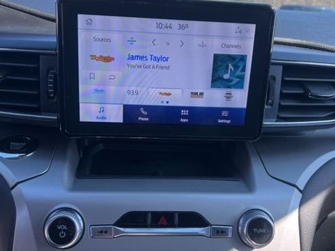 Used 2022 Ford Explorer XLT w/ Equipment Group 202A image 16