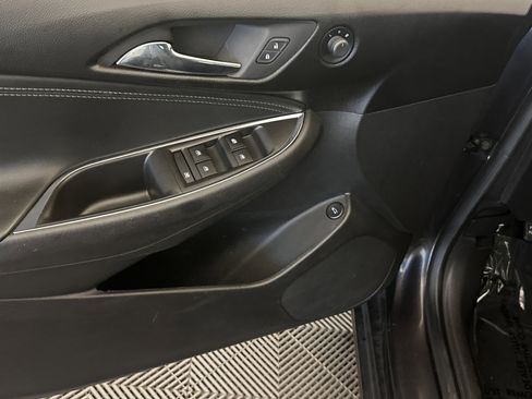 Used 2017 Chevrolet Cruze Premier image 31
