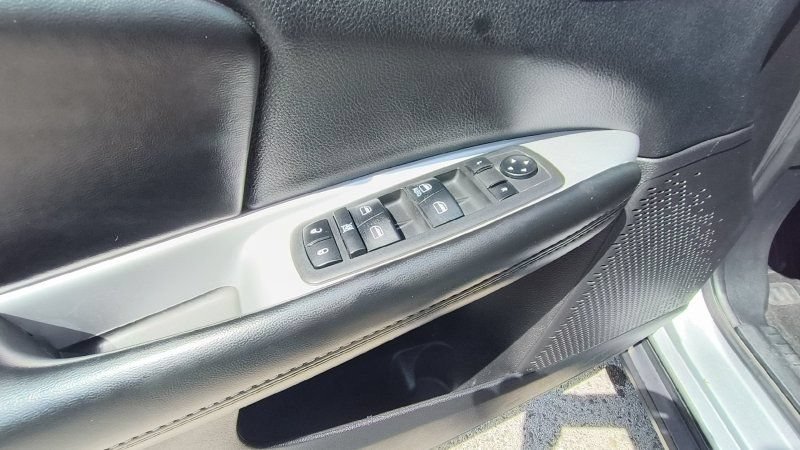 Used 2018 Dodge Journey SE w/ Blacktop Package FWD image 14
