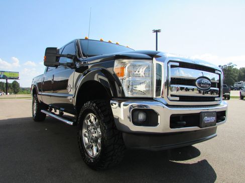 Used 2014 Ford F250 Lariat w/ Lariat Ultimate Package image 6