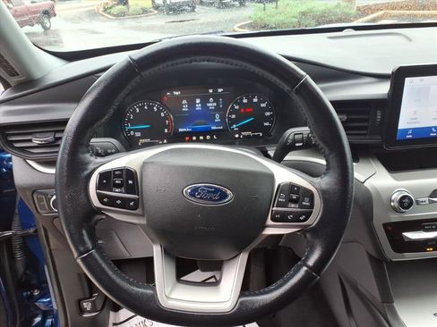Used 2022 Ford Explorer XLT image 14