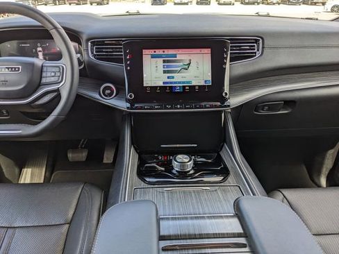 Used 2024 Jeep Wagoneer L Series II w/ Flexible Seating Group image 17