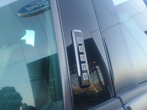 Used 2017 Ford F150 XLT image 7