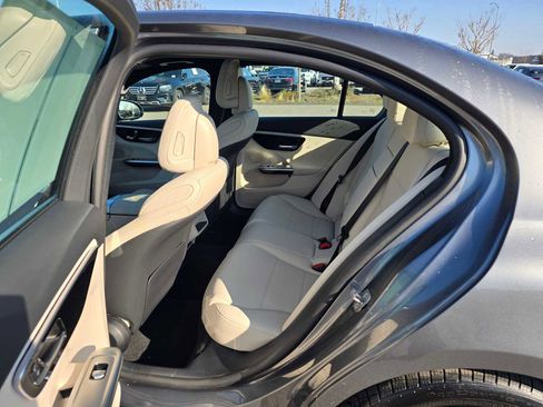 Used 2025 Mercedes-Benz C 300 4MATIC Sedan image 18
