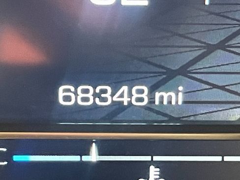 Used 2022 GMC Yukon XL SLT w/ SLT Premium Package image 18