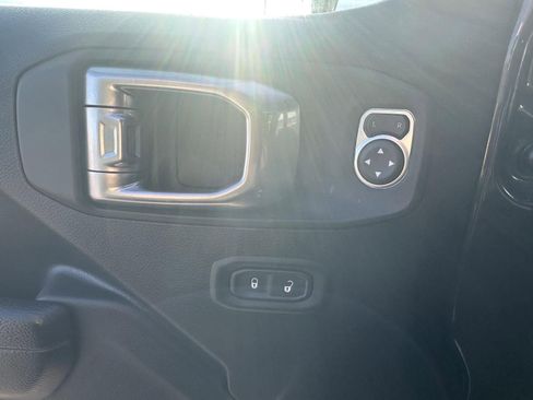 Used 2024 Jeep Wrangler Rubicon image 16