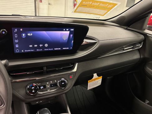 New 2026 Buick Envista Sport Touring FWD image 32