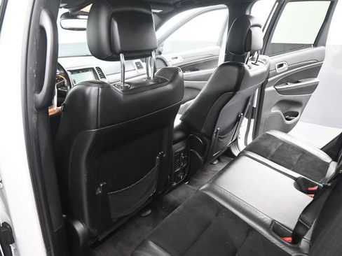 Used 2018 Jeep Grand Cherokee Altitude image 16