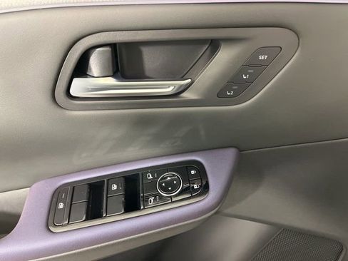 New 2026 Nissan Leaf Platinum+ w/ Cargo Package (Platinum+) FWD image 33
