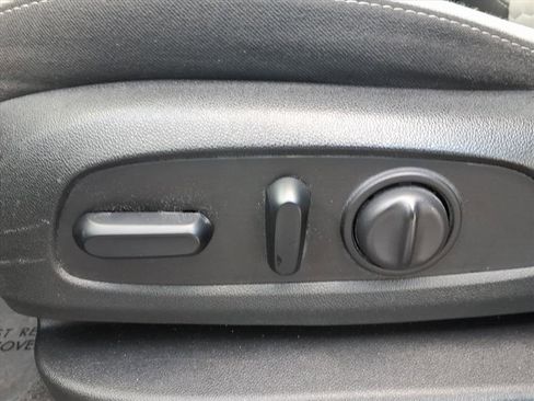 Used 2020 Chevrolet Equinox LT image 24