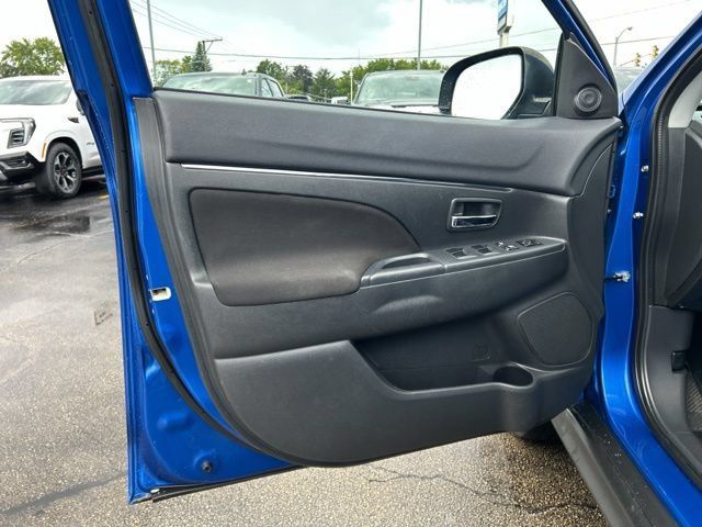 Used 2017 Mitsubishi Outlander Sport SE FWD image 23