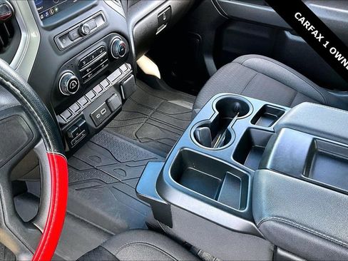 Used 2025 Chevrolet Silverado 2500 Custom w/ Custom Value Package image 18