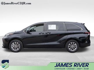 Used 2024 Toyota Sienna LE FWD video 2