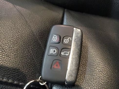 Used 2015 Land Rover LR2 AWD/4WD image 30