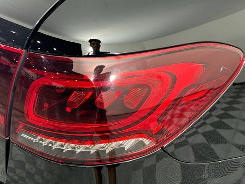 Used 2020 Mercedes-Benz GLC 300 image 32