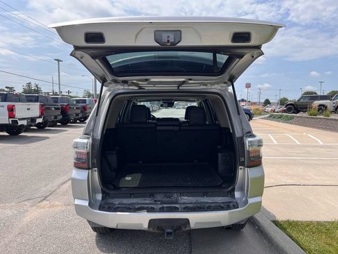 Used 2024 Toyota 4Runner TRD Off-Road Premium w/ Moonroof Package AWD/4WD image 15