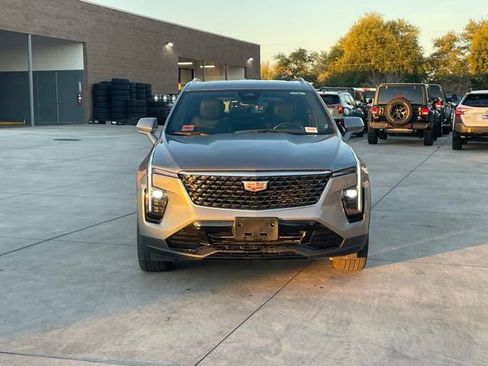 Used 2024 Cadillac XT4 Premium Luxury image 5