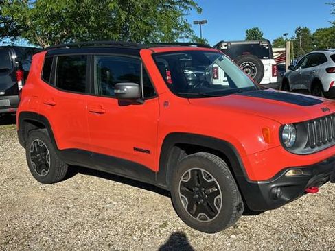 Used 2016 Jeep Renegade Trailhawk w/ Cold Weather Group AWD/4WD image 27