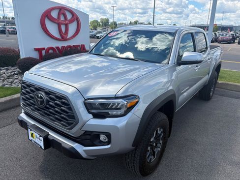 Used 2023 Toyota Tacoma TRD Off-Road AWD/4WD image 1