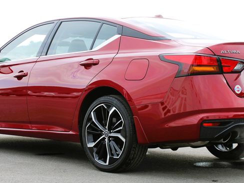 Used 2023 Nissan Altima 2.5 SR AWD/4WD image 5