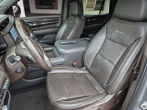 Used 2021 GMC Yukon Denali w/ Denali Premium Package AWD/4WD image 12