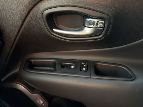 Certified 2022 Jeep Renegade Latitude w/ Convenience Group image 26